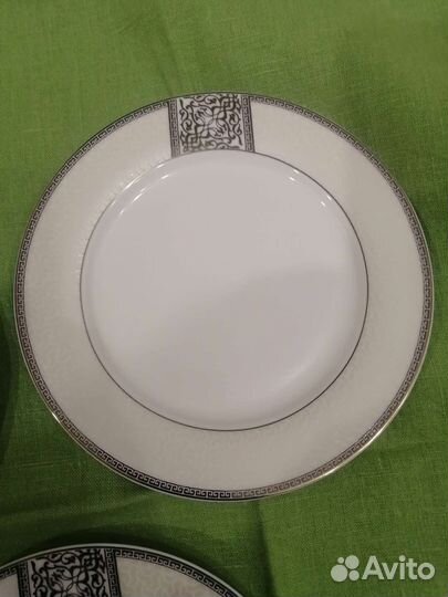Тарелки десертные, большие плоские и глубокие