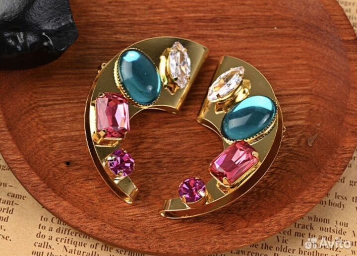 Серьги со стразами камнями