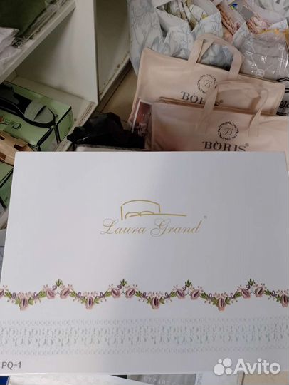 Подушки одеяла постельные комплекты