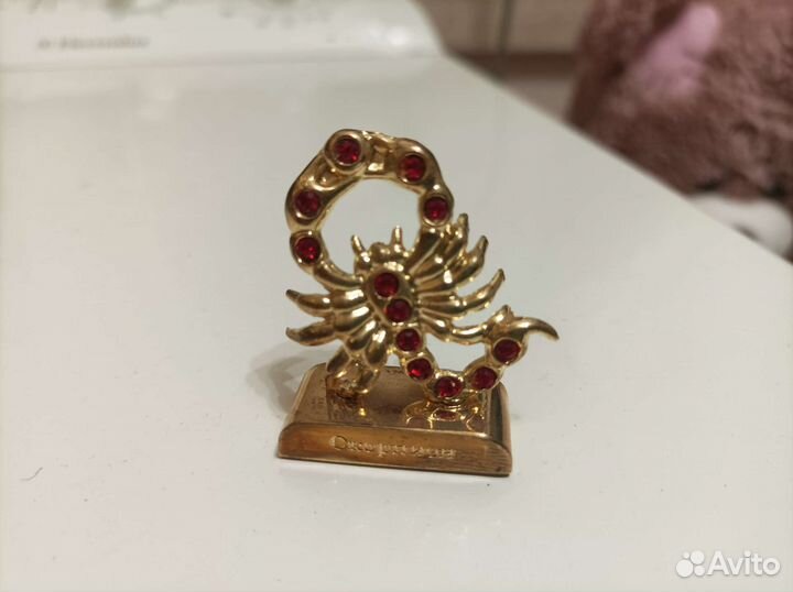 Статуэтка скорпион