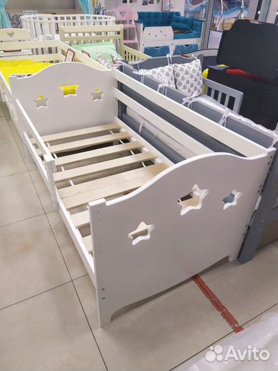 Кровать детская из массива