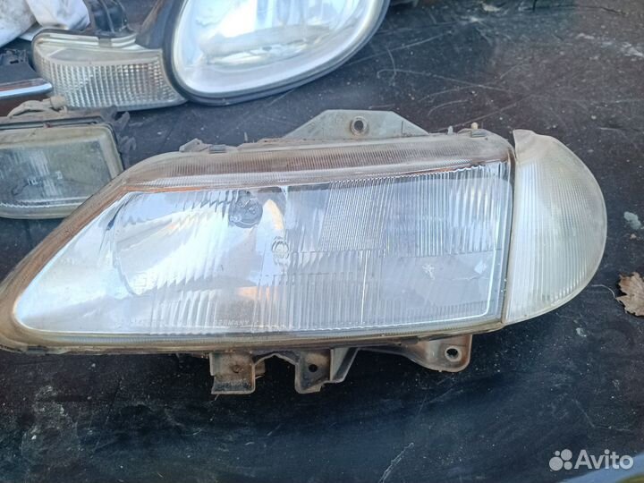 Фары передние Рено лагуна