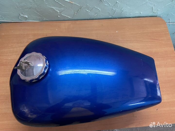 Бензобак на мотоцикл