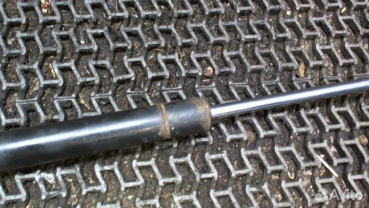 Амортизатор крышки багажника Nissan Elgrand, 1998