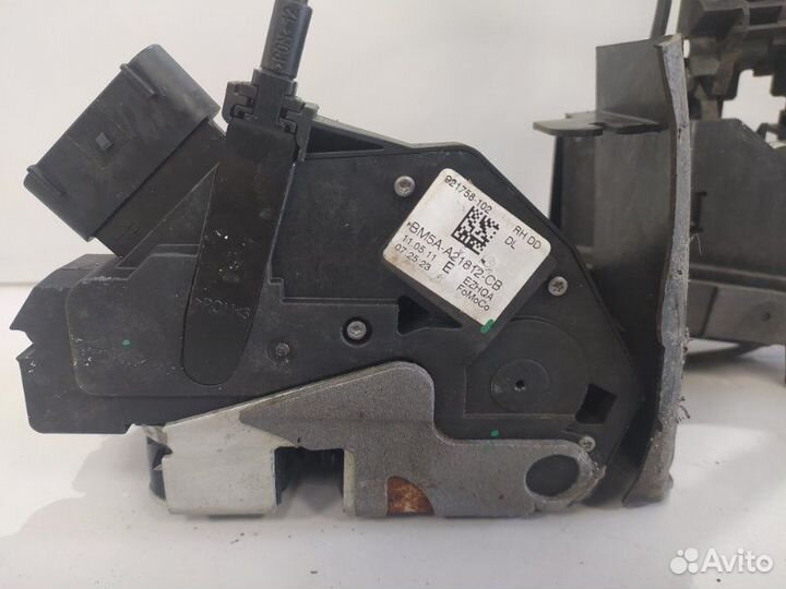 Замок двери передний правый Ford Focus 3