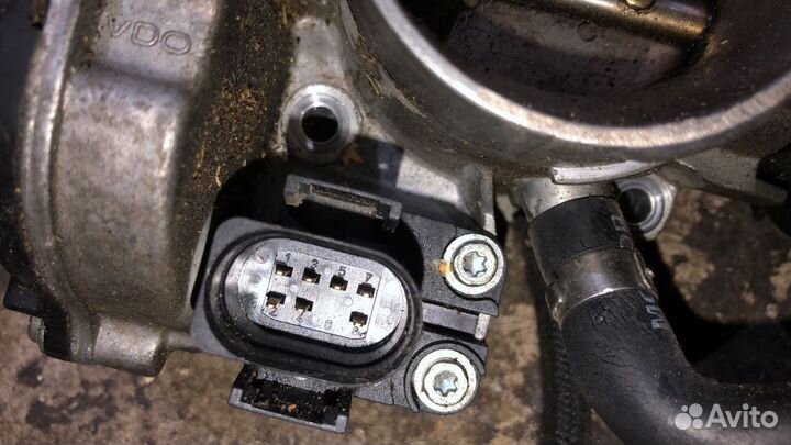 Дроссельная заслонка Volkswagen Passat B5