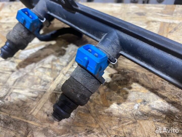 Топливная рампа Volvo S40 седан 2.0 2004