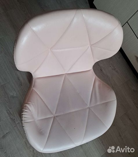 Стул ракушка на колесах