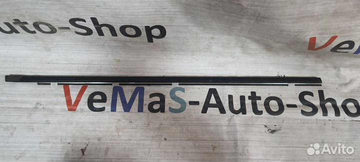 Молдинг стекла двери передней правый Nissan Qashqa