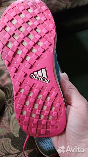 Кроссовки фирменные