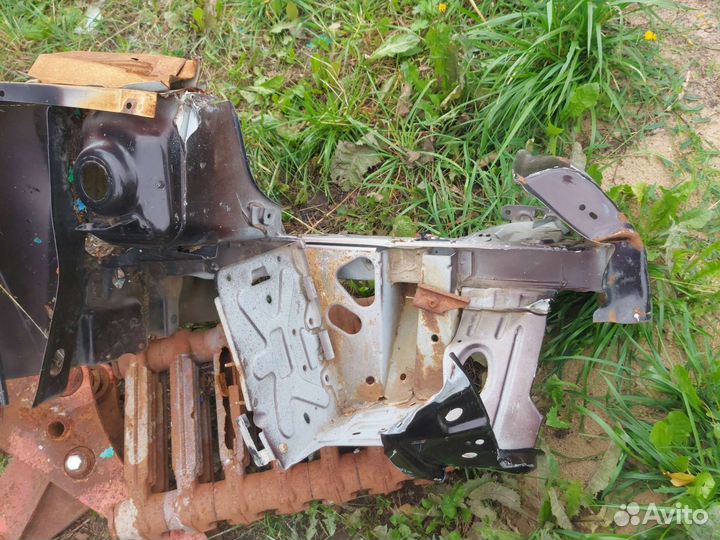 Лонжерон Рено