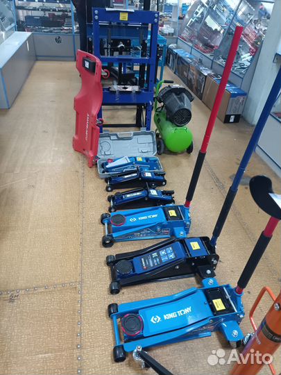 Домкрат подкатной 3 Т, низкопрофильный king tony