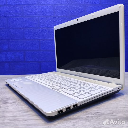 Ноутбук Sony vaio PCG-71812V Белый