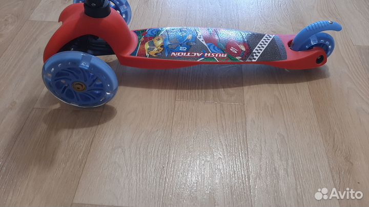 Самокат детский трехколесный новый