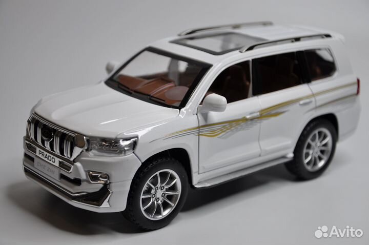 Модель автомобиля Toyota Land Cruiser Prado металл