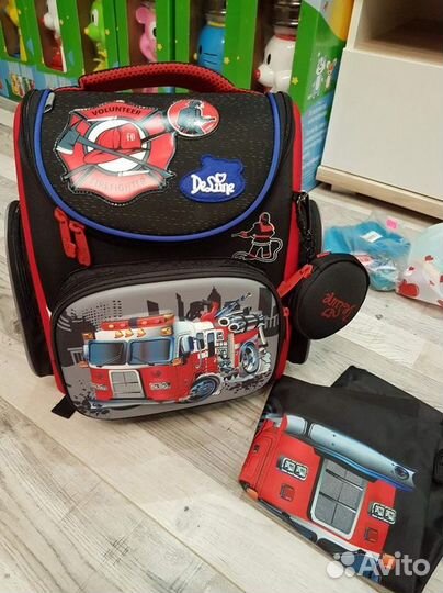 Школьный рюкзак костюм ботинки