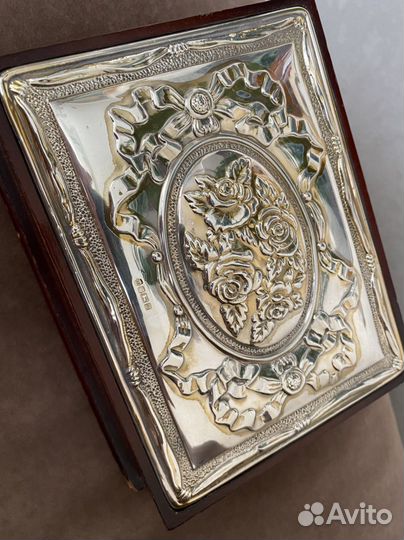 Шкатулка с серебром