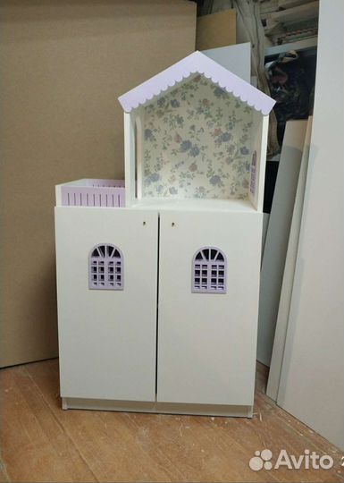 Кукольный домик с дверцами