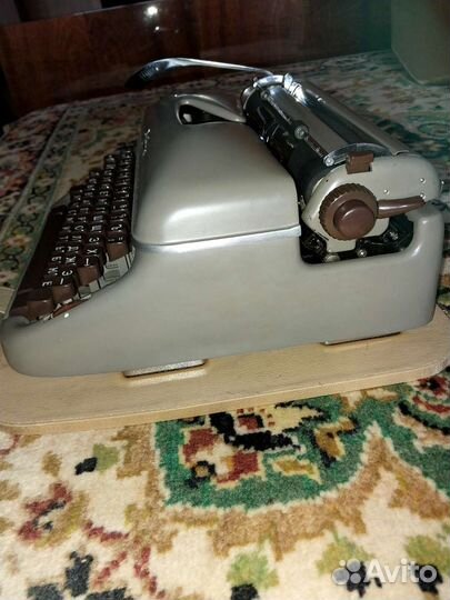 Печатная пишущая машинка