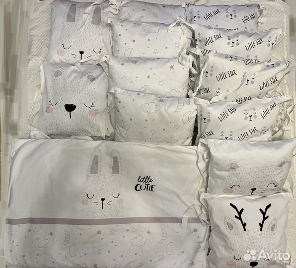 Комплект бортиков и постельного белья в кроватку