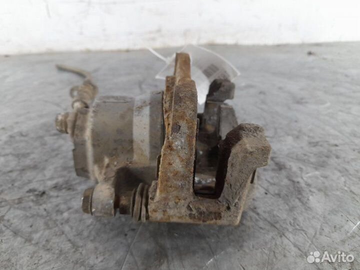 Суппорт тормозной задний левый Toyota Camry 50 55