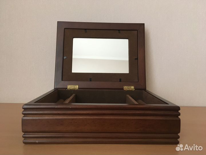 Деревянная шкатулка для хранения украшений