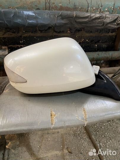 Зеркало заднего вида