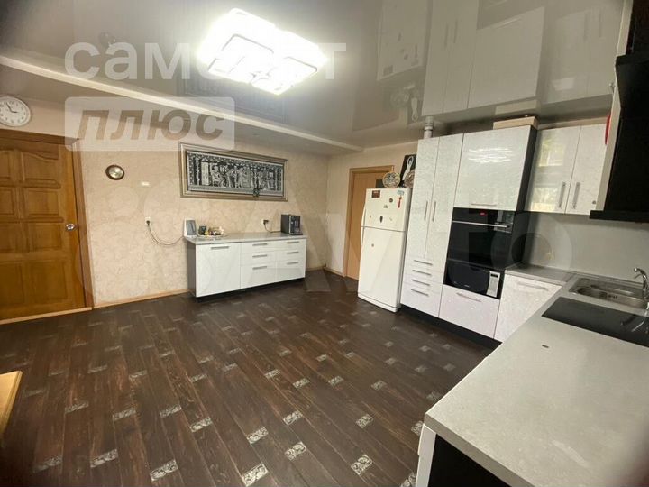 Дом 529,9 м² на участке 10 сот.