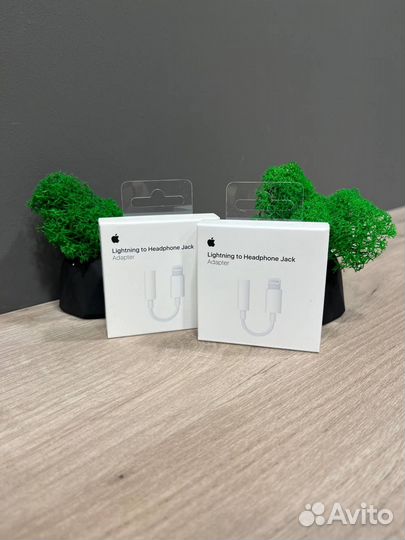 Адаптер Lightning to Headphone Jack Adapter