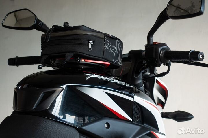 Крепление сумки на бак Bajaj Pulsar NS200/Dominar