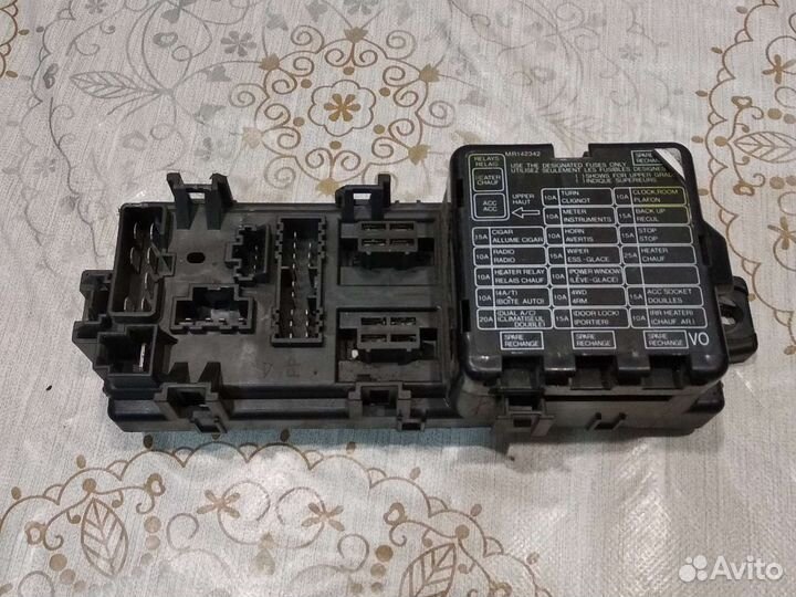 Блок предохранителей Mitsubishi Pajero 2
