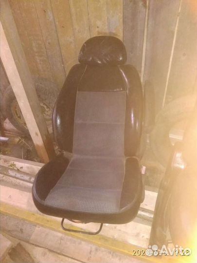 Передние сиденья