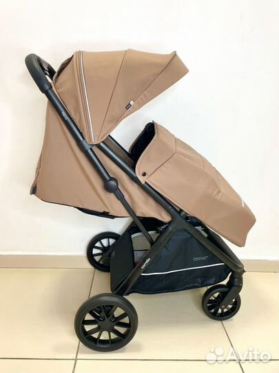 Всесезонная прогулочная коляска carrello Nero