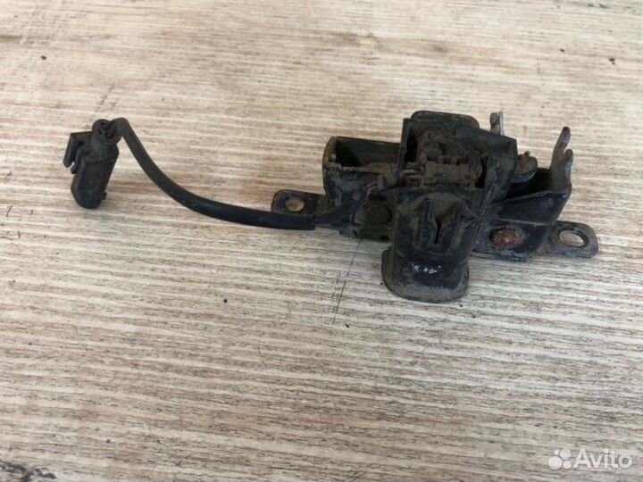 Замок капота Mercedes-Benz S-Class W221