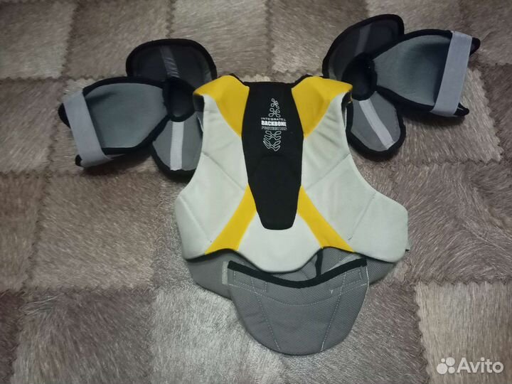 Нагрудник хоккейный