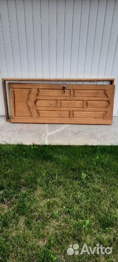 Дверь входная деревянная