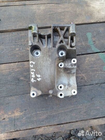 Кронштейн компрессора кондиционера Форд Фокус 2