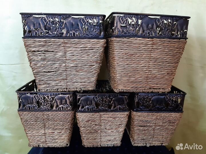 Кашпо – соломка, металл «бронза» с чеканкой