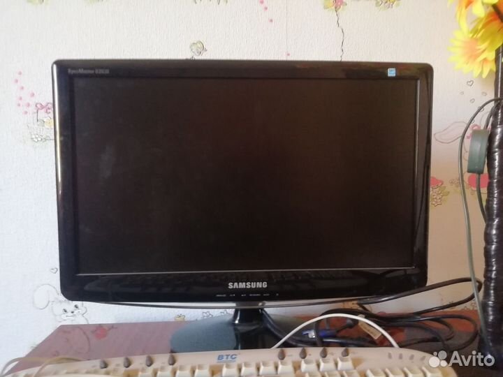 Монитор и клавиатура