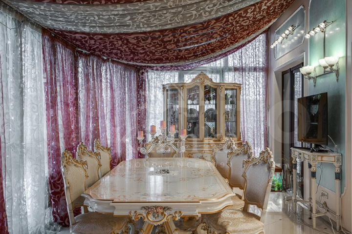 Дом 350 м² на участке 10 сот.