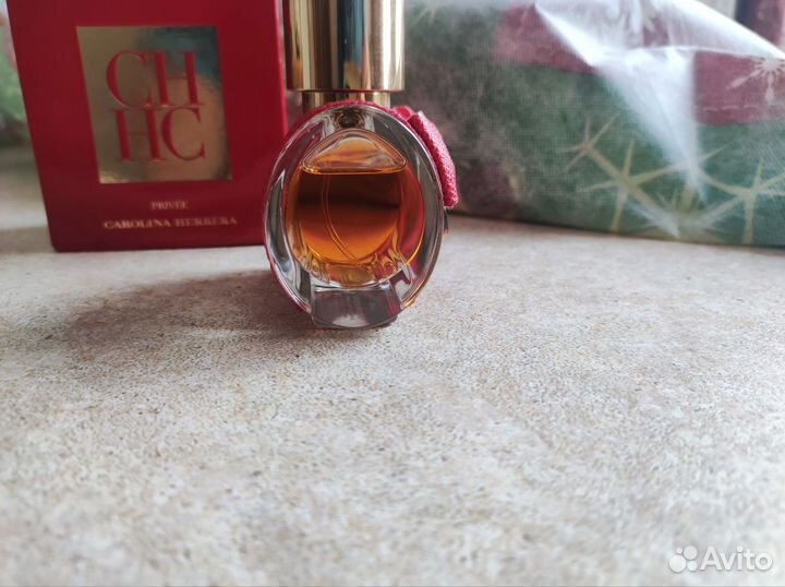 Парфюмированная вода Carolina Herrera privee 50 мл