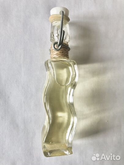 Стеклянные бутылки с оливковым маслом винтажные