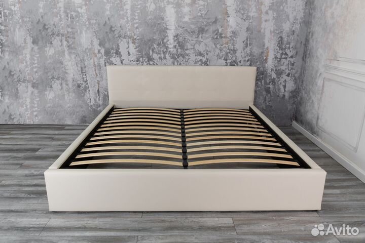 Кровать с матрасом
