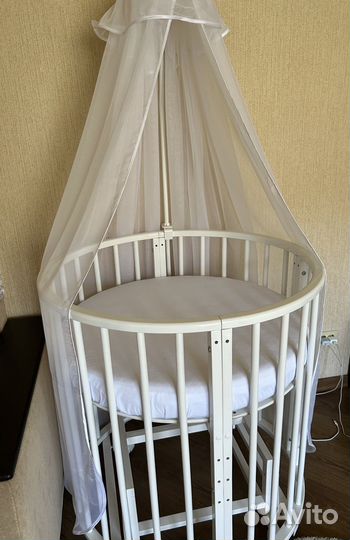 Детская кроватка с маятником круглая