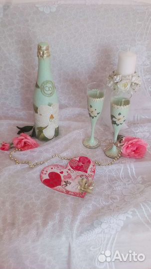 Свадебные бокалы и шампанское
