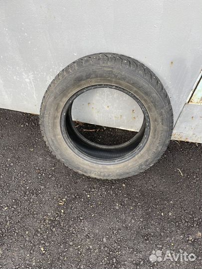 Kumho I'Zen KW22 215/60 R16