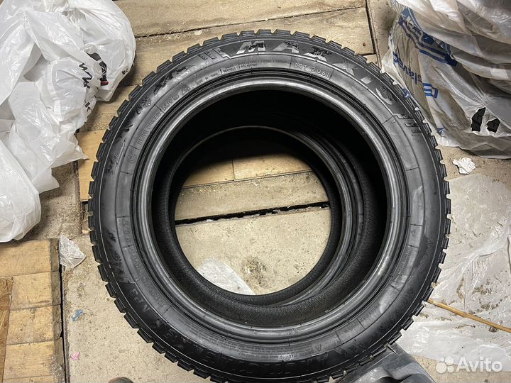 Maxxis ArcticTrekker NP3 215/55 R17