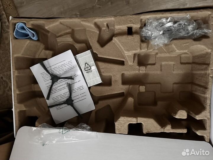 Робот пылесос polaris