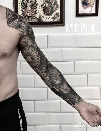 Орнаментальная татуировка в СПб