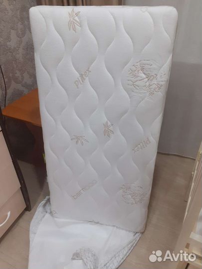 Детская кроватка с продольным маятником